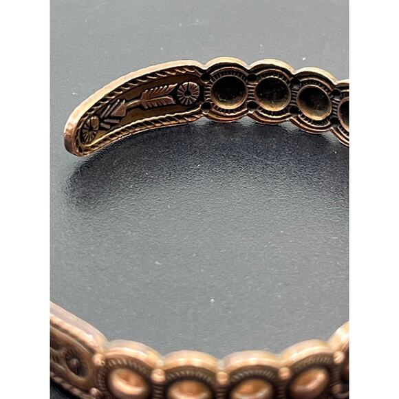 Vintage Copper Repousse Design Southwest Dotted Arrows Cuff Bracelet 1960s - Picture 5 of 7